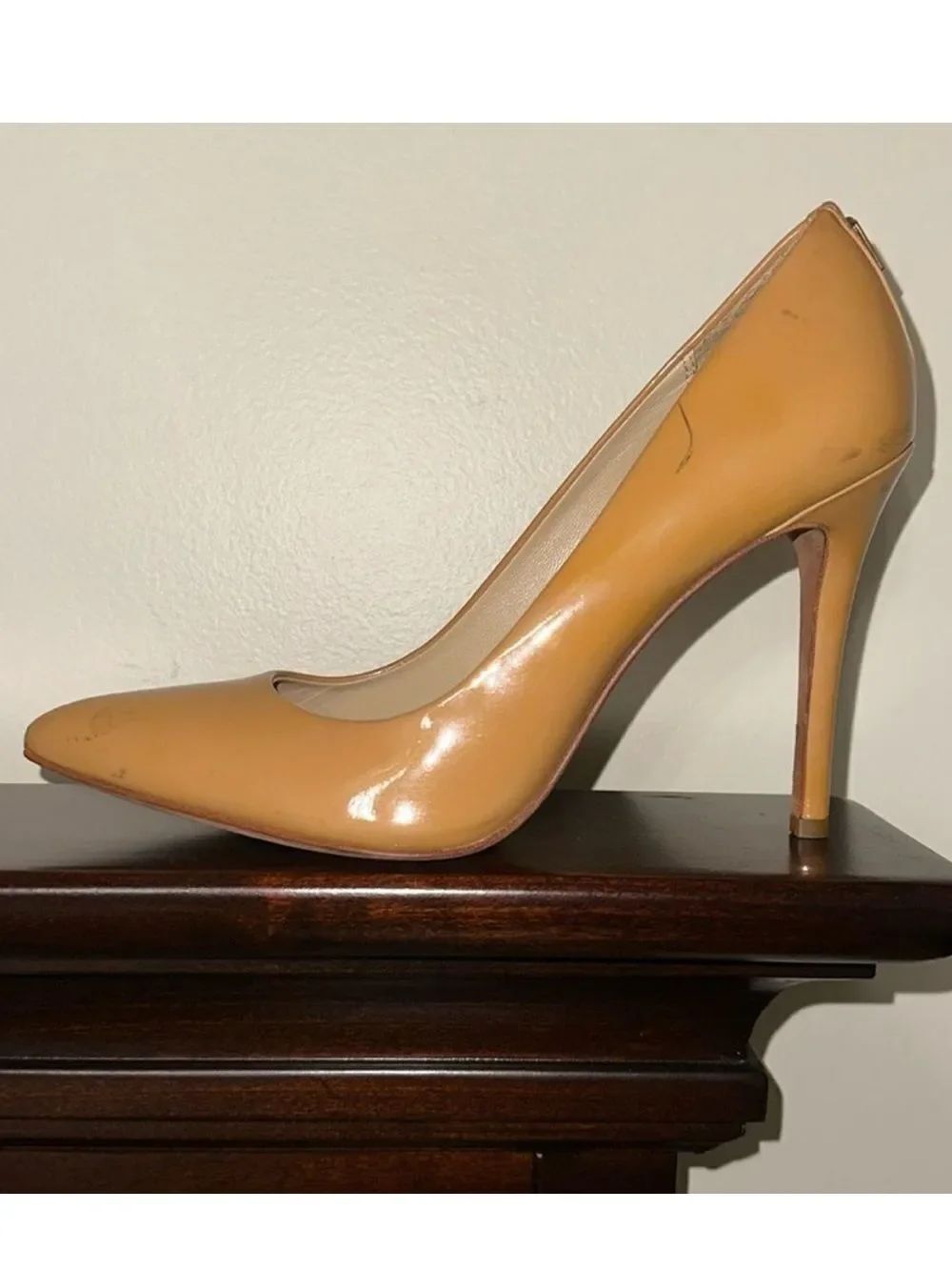 COACH 9B Tan Patent Leather Heels Pumps